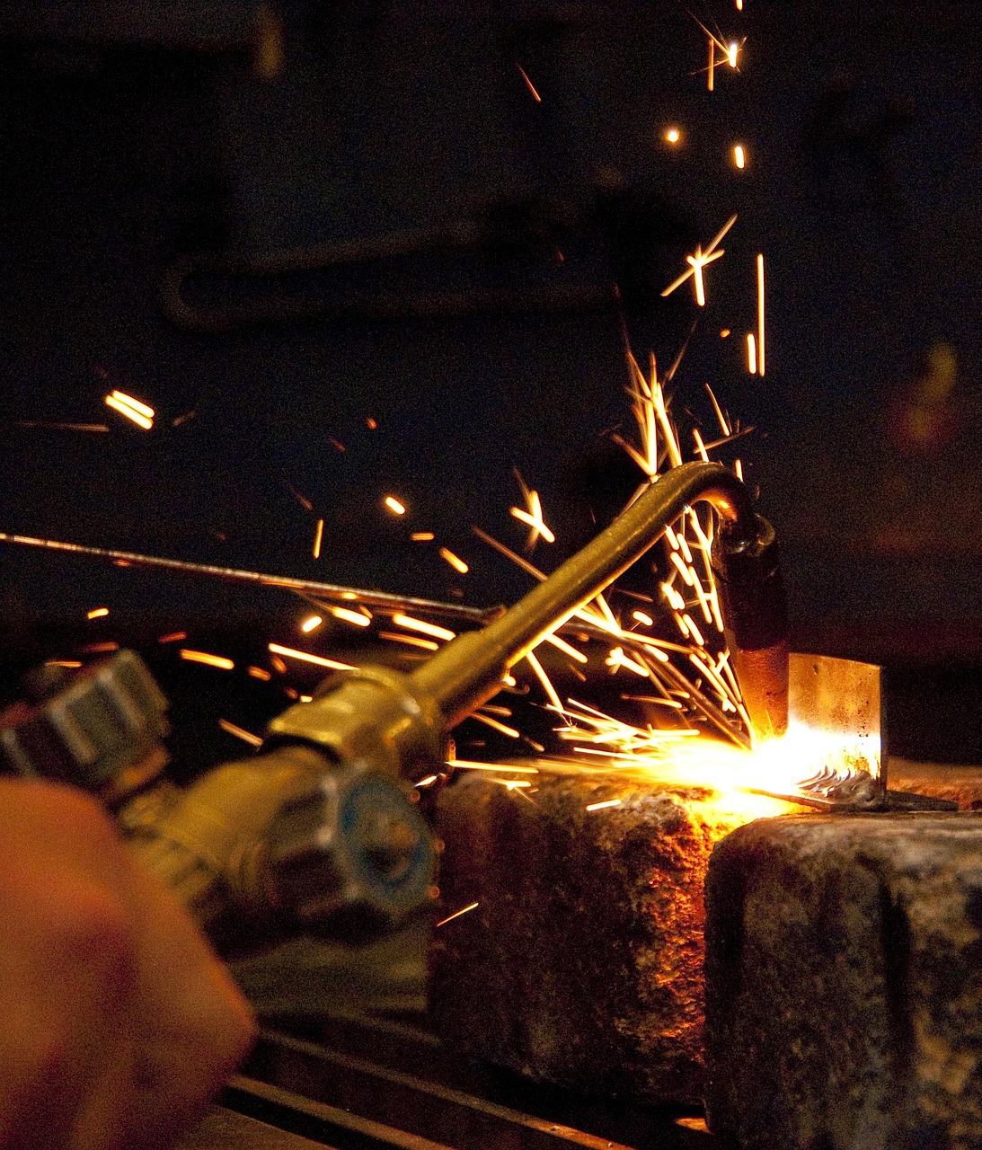 découvrez les bases de la soudure : techniques essentielles, matériaux utilisés et conseils pratiques pour débutants et professionnels.