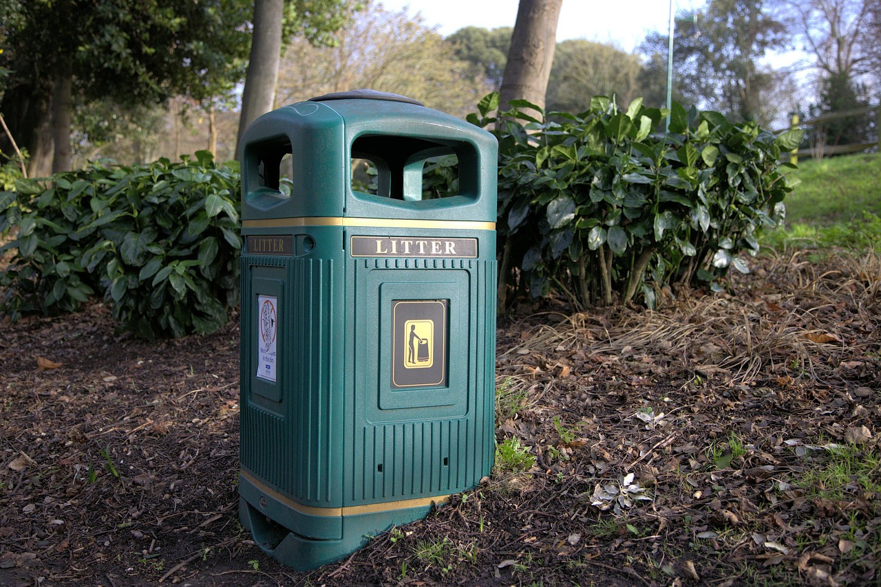 découvrez comment choisir, installer et utiliser un composteur pour transformer facilement vos déchets organiques en un terreau fertile et écologique dans votre jardin.