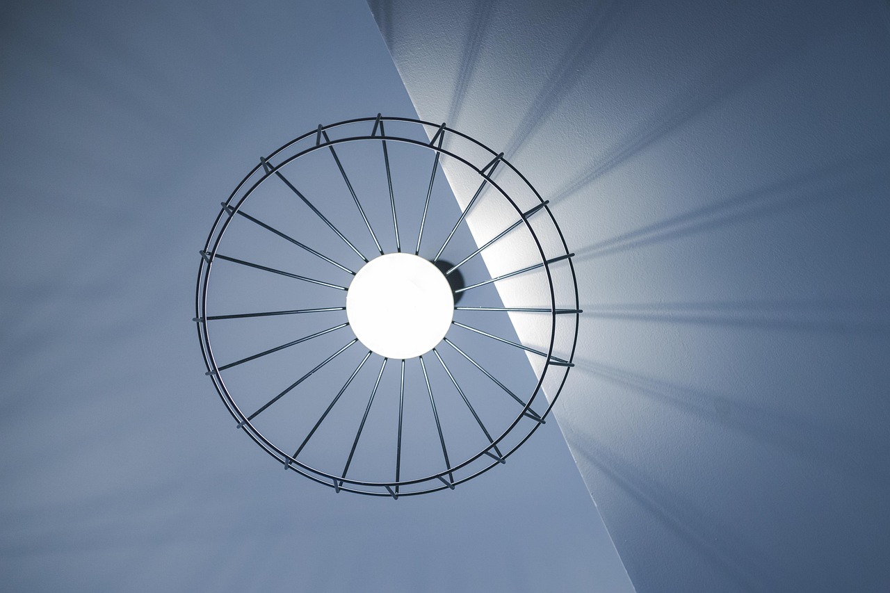 découvrez comment installer un plafonnier facilement et en toute sécurité grâce à notre guide détaillé d'installation de lumières au plafond. conseils pratiques, outils nécessaires et étapes expliquées pour une installation réussie.