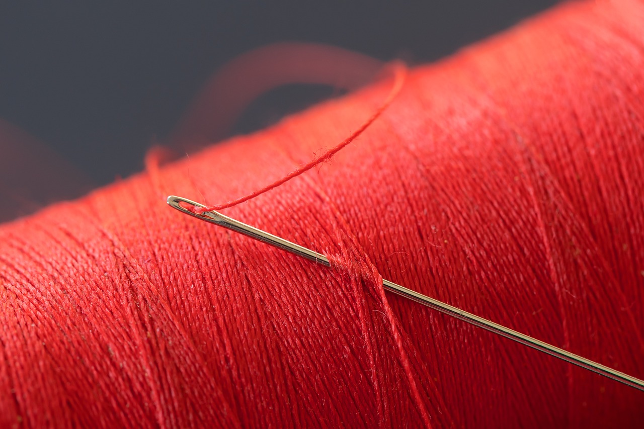 services-01 red thread, cotton thread, needle, thread, yarn, sewing materials, tailoring materials, closeup, red thread, needle, needle, needle, needle, needle, thread, thread, thread, yarn